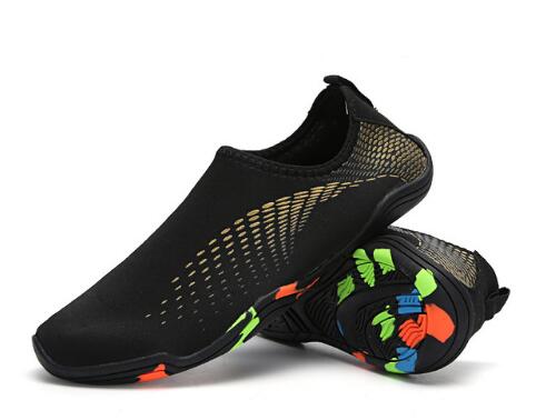 Scarpe UNISEX multiuso per attività all'aria aperta.